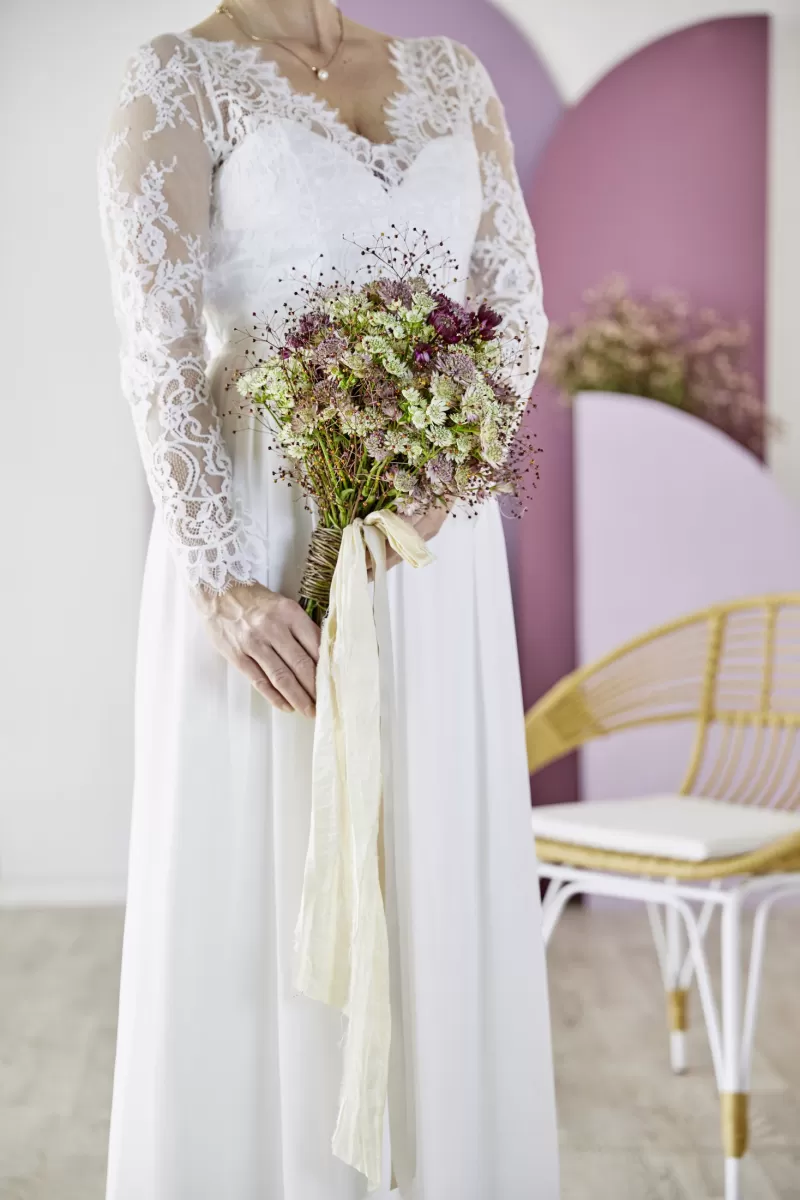 Bridal bouquet by BLOOM's, with Talinum and Astrantia