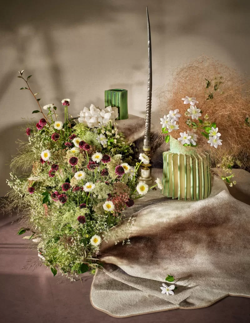 Floral installation lematis Amazing® Vienna & Kibo, Scabiosa, Daucus Carota Dara, Eryngium Sirius Questar®, Limonium China White, and Panicum Heavy Metal